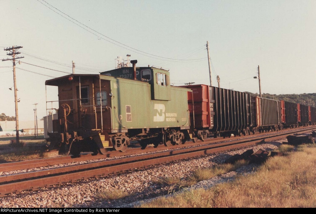 BN Caboose #12377